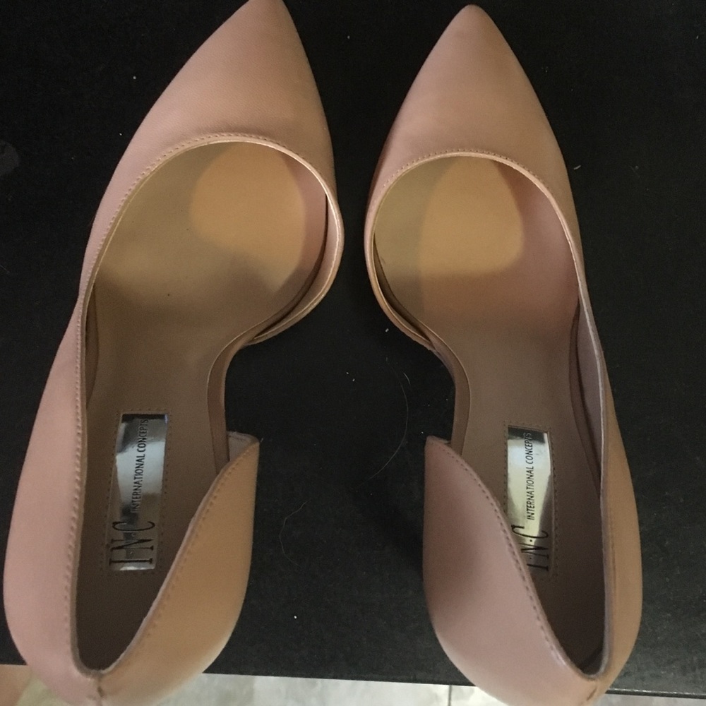 Nude/beige pumps